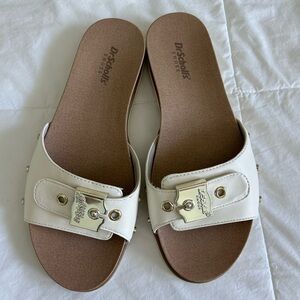 Dr. Scholl’s Women’s Nice Iconic Slide Sandal in Off White. Size 7.5